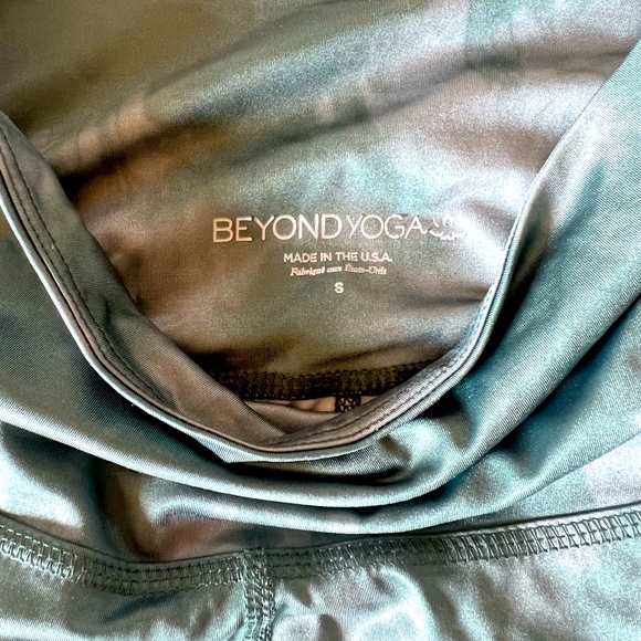 Beyond Yoga Leggins - Picture 3 of 3
